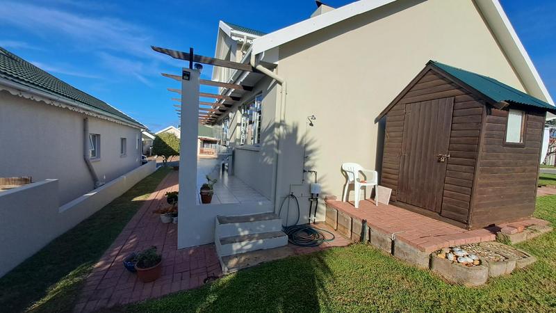 2 Bedroom Property for Sale in Stilbaai Wes Western Cape
